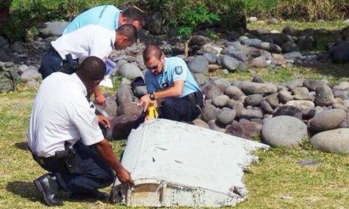 France : le débris retrouvé à La Réunion appartient au vol MH370 - ảnh 1